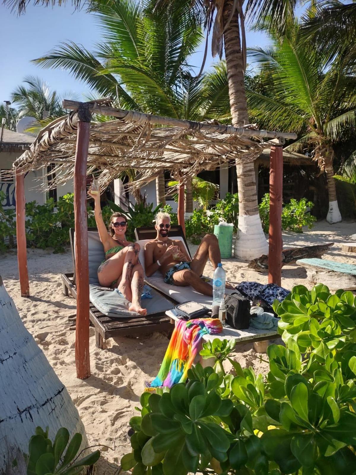Lunazul Eco-Cabana Frente Al Mar Mahahual Exterior photo