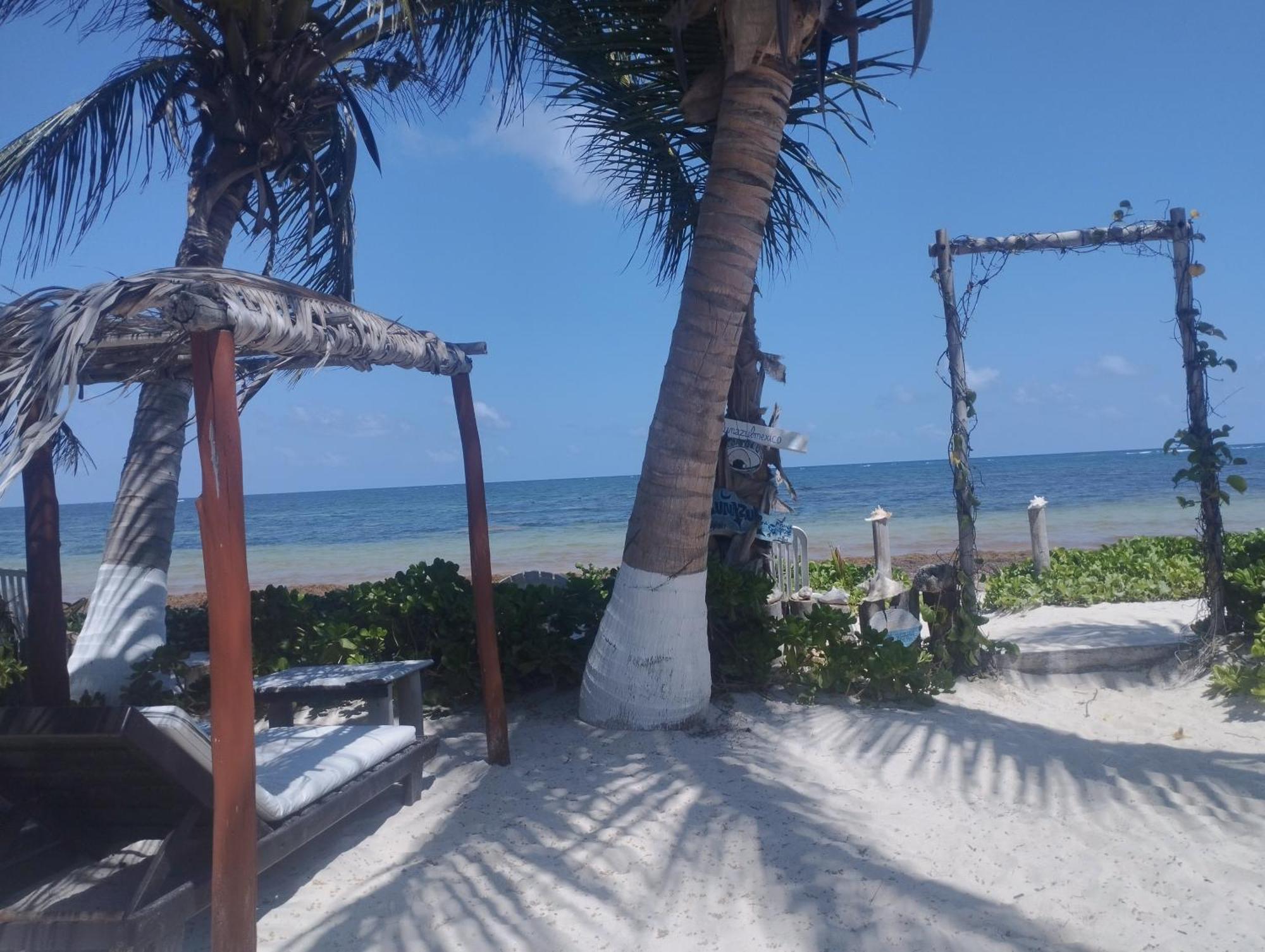 Lunazul Eco-Cabana Frente Al Mar Mahahual Exterior photo